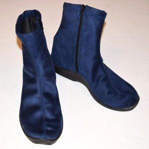 NEW! Arcopedico L8 Booties Faux Suede  41/9.5 Navy